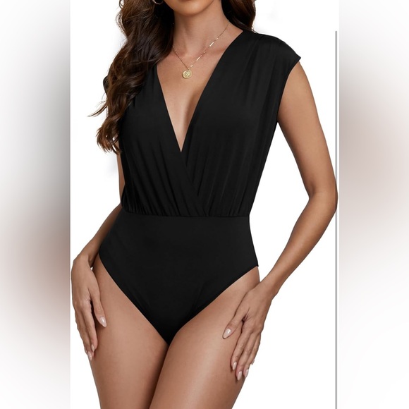 LYANER Deep V Neck Ruched Bodysuit (Small) - Picture 12 of 14